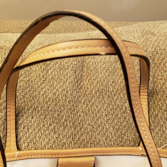 GUESS TOTE - Picture 8 of 9